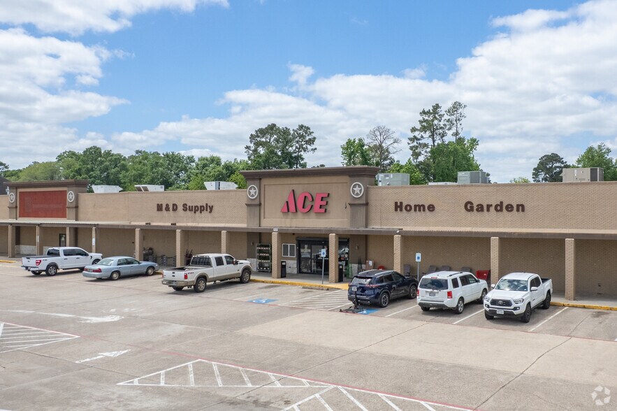 More Photos Of 142 S Main St, Lumberton General Retail For Lease