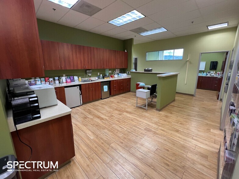 More Photos Of 21060 Centre Pointe Pky, Santa Clarita Medical For Lease