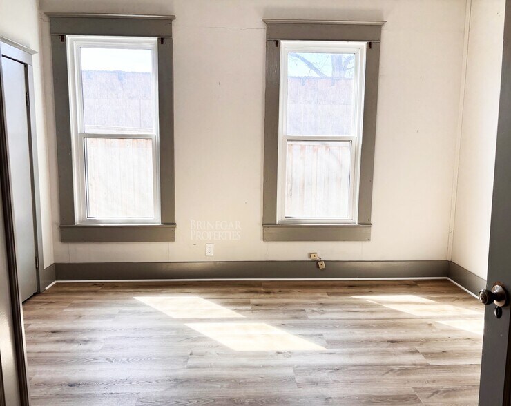More Photos Of 302 E Main St, Round Rock General Retail For Sale