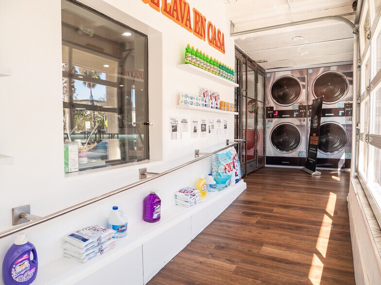 More Photos Of 1519 Wilshire Blvd, Santa Monica Restaurant For Sale