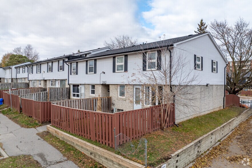 Primary Photo Of 100 Rideau St, Oshawa Apartments For Sale