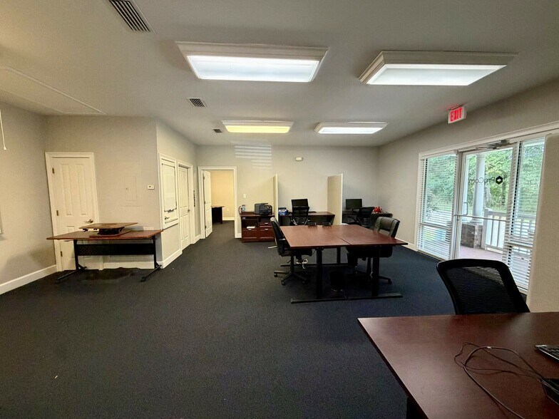 More Photos Of 1618 Mahan Center Blvd, Tallahassee Office For Sale