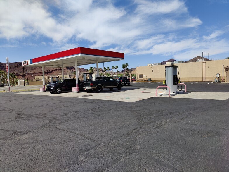 More Photos Of 3303 N Highway 95, Parker Service Station For Sale