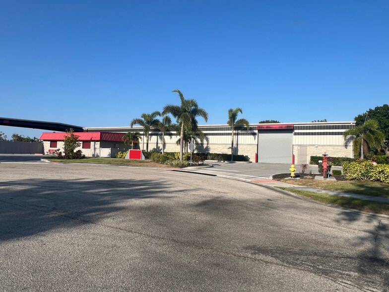 More Photos Of 7107 24th Ct E, Sarasota Industrial For Sale