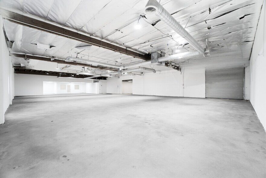More Photos Of 15013-15019 Califa St, Van Nuys Manufacturing For Lease