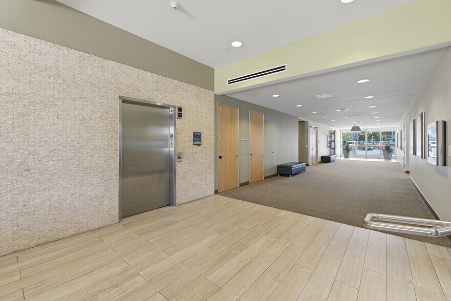 More Photos Of 6010 Hidden Valley Rd, Carlsbad Medical For Lease