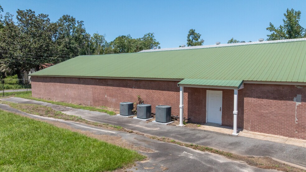 More Photos Of 510 N Walker St, Quitman Light Manufacturing For Sale