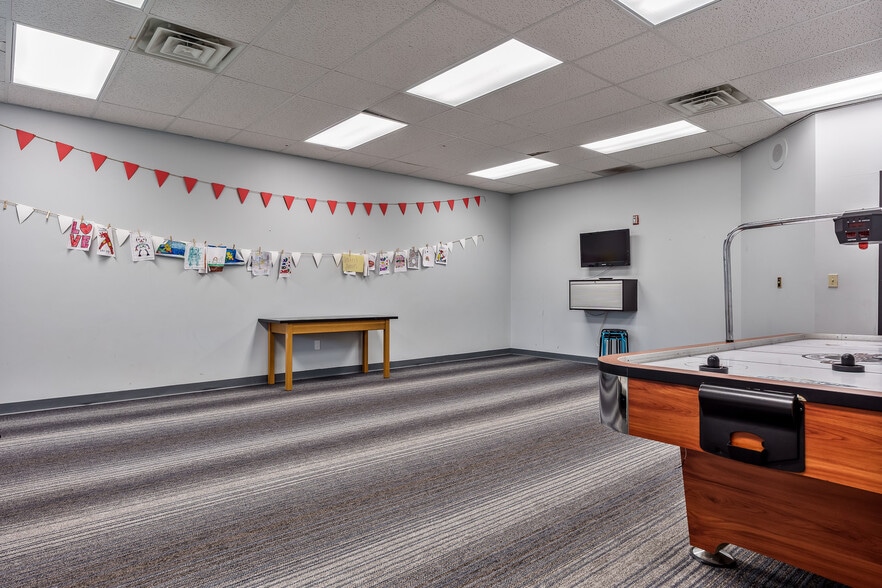 More Photos Of 4312 20th St, Rockford Religious Facility For Sale