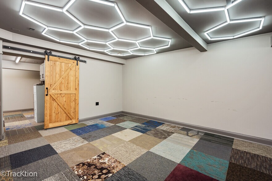 More Photos Of 10709 N Main St, Richmond General Retail For Sale