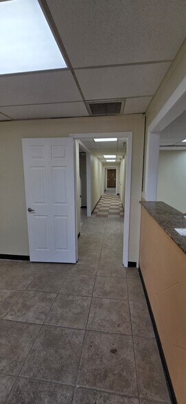 More Photos Of 5401 Sligh Ave, Tampa Auto Repair For Lease