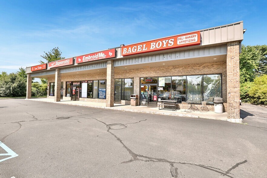 More Photos Of 27 N Middletown Rd, Nanuet Freestanding For Lease