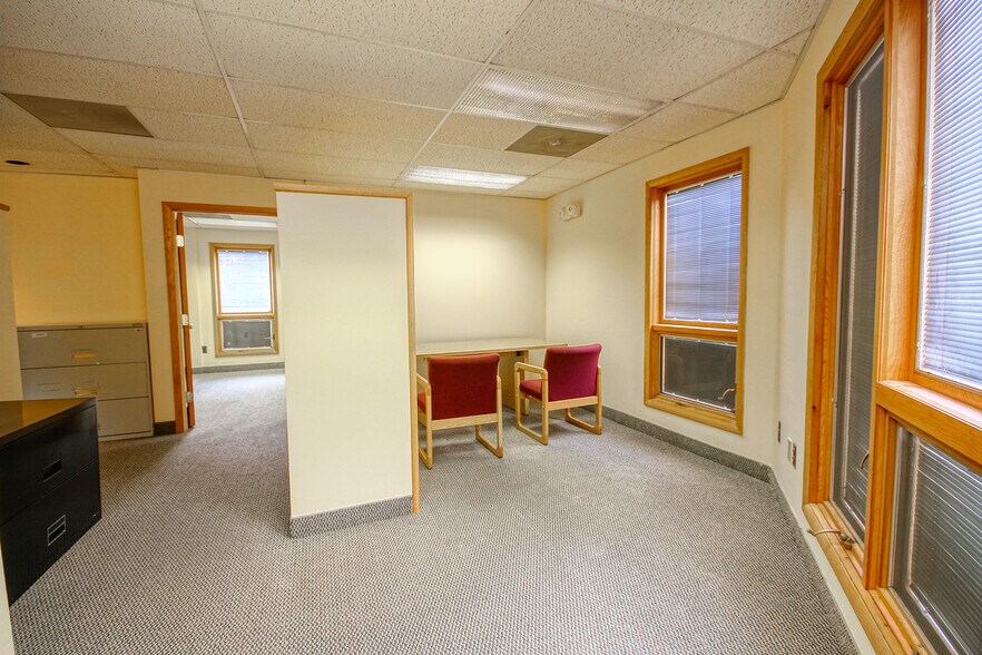 More Photos Of 509 Stillwells Corner Rd, Freehold Medical For Lease