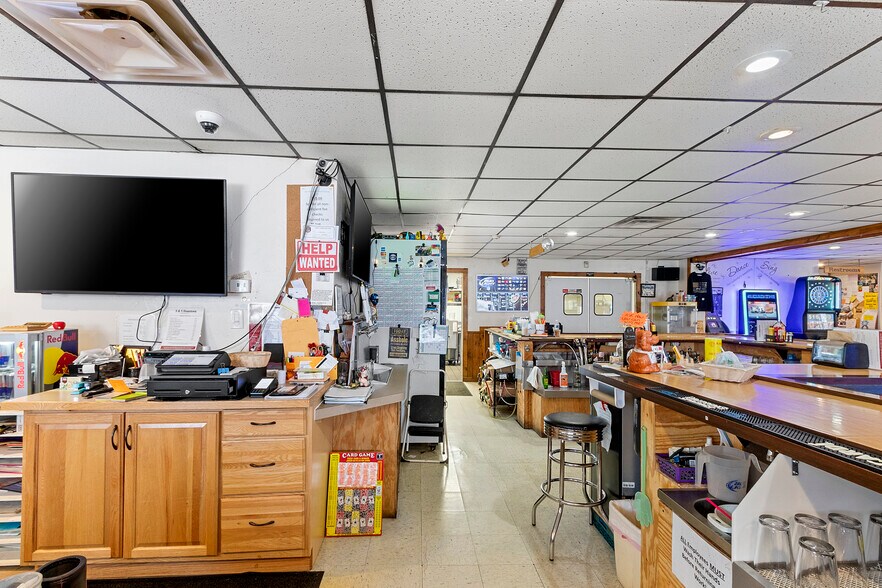 More Photos Of 211 N Maple Ave, Oconto Falls Restaurant For Sale