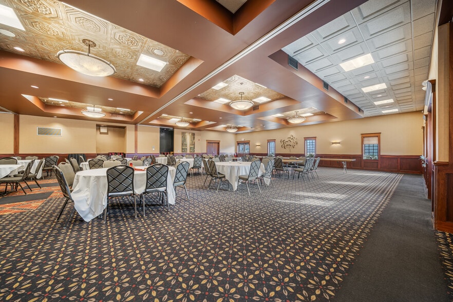 More Photos Of 3177 French Rd, De Pere Freestanding For Sale