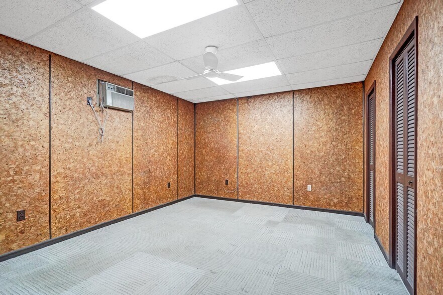 More Photos Of 5870 Stirling Rd, Hollywood Auto Repair For Lease