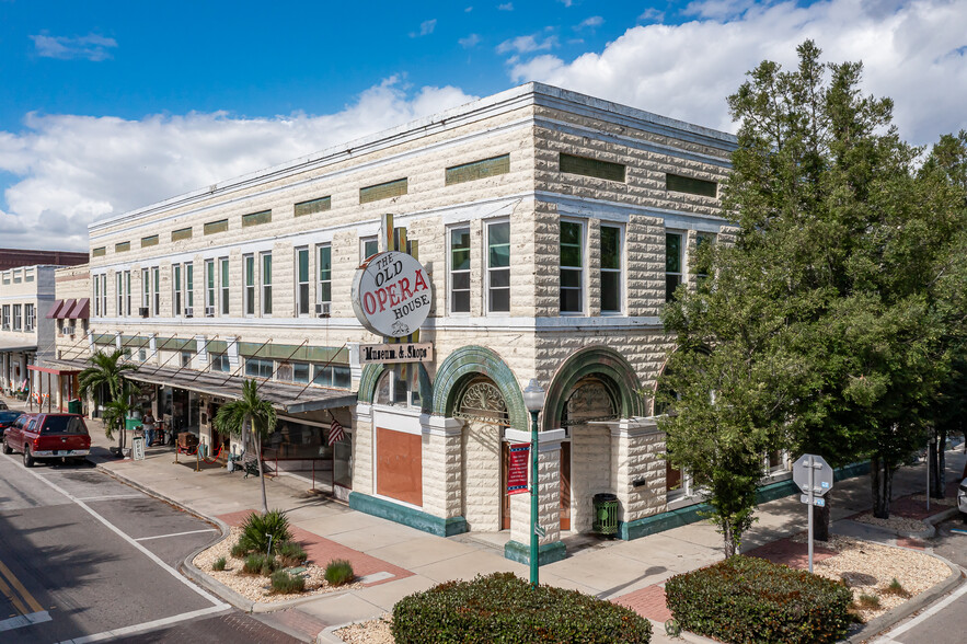 Primary Photo Of 114 W Oak St, Arcadia Storefront For Sale