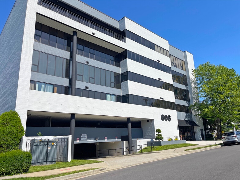 Primary Photo Of 606 Baltimore Ave, Towson Medical For Sale