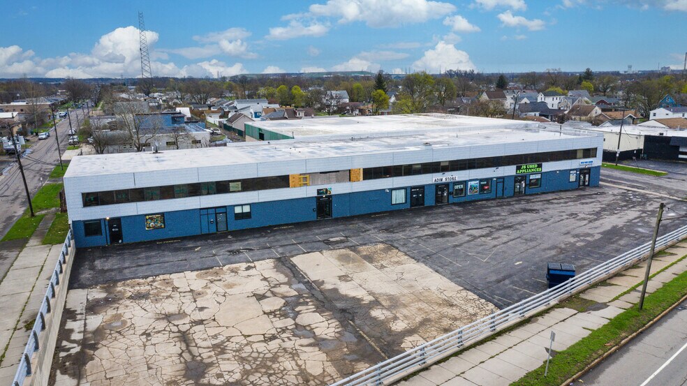 More Photos Of 2425 Hyde Park Blvd, Niagara Falls Freestanding For Sale