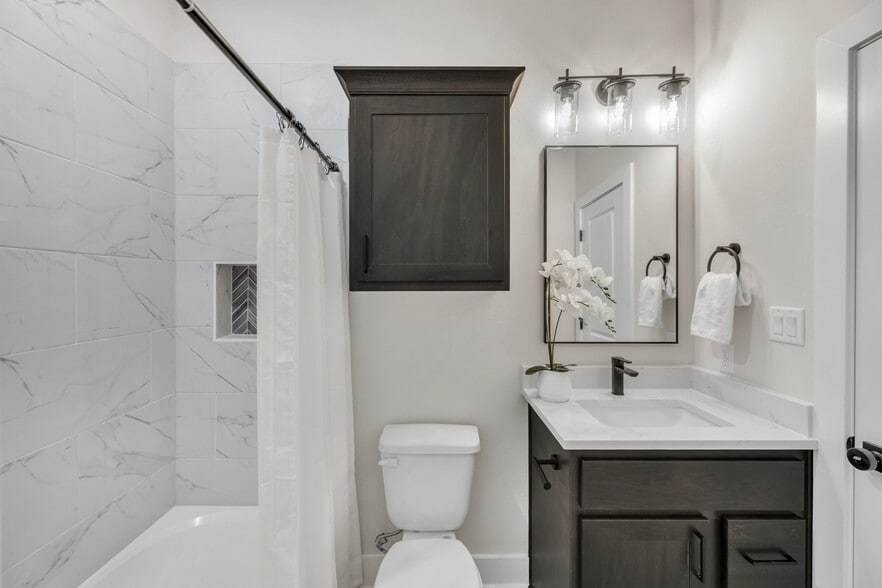 More Photos Of 4042 Gunner Trl, College Station Multifamily For Sale