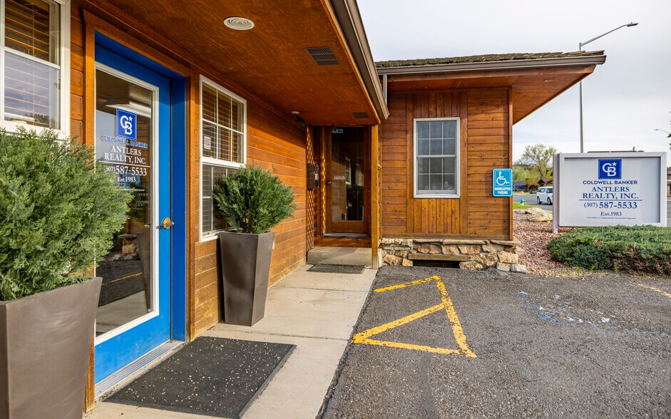 More Photos Of 802 Canyon Ave, Cody Office For Sale