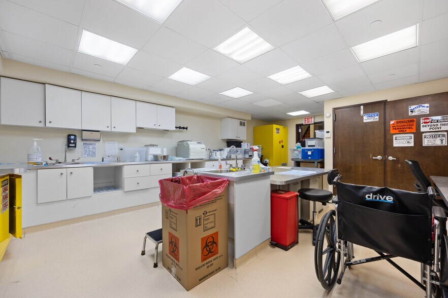 More Photos Of 7210 13th Ave, Brooklyn Office For Sale