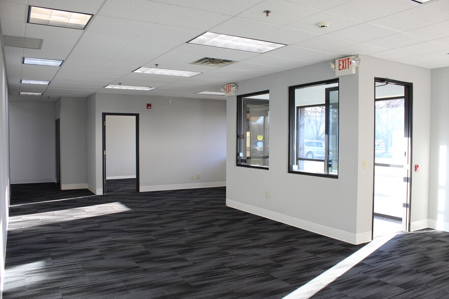 More Photos Of 500 E Travelers Trl, Burnsville Research And Development For Lease