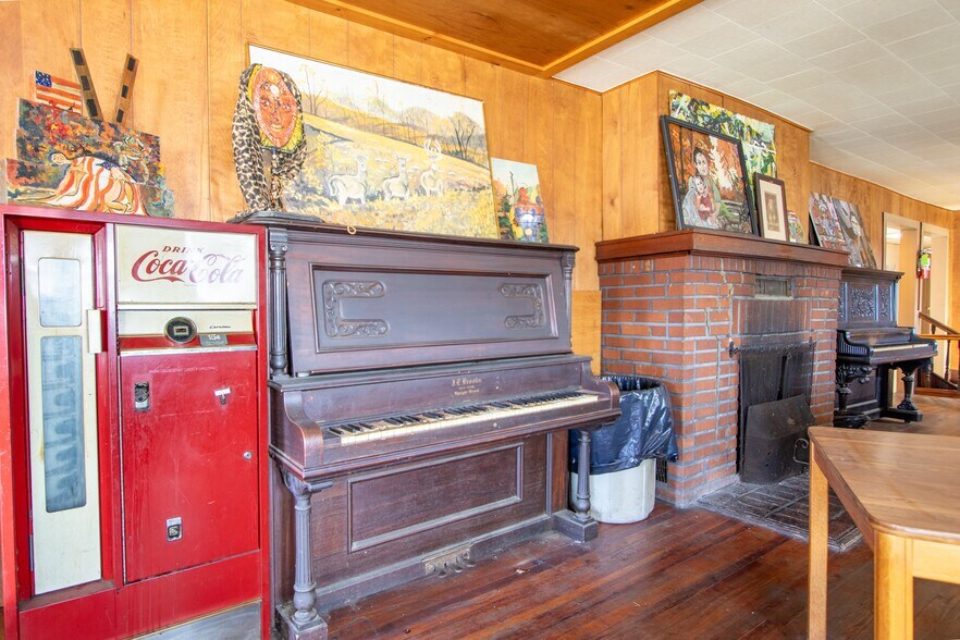 More Photos Of 263 Como Rd, Lake Como Specialty For Sale