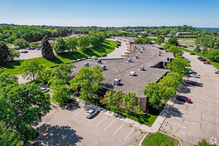 More Photos Of 401-429 W Travelers Trl, Burnsville Research And Development For Lease