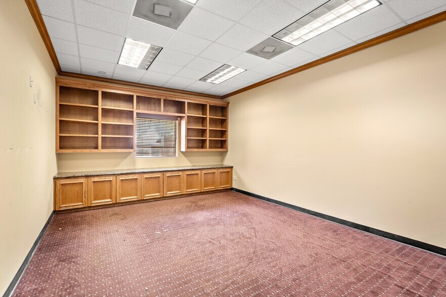 More Photos Of 3219 Harrisburg Blvd, Houston Medical For Lease