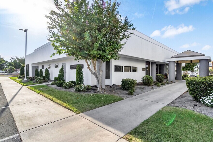 More Photos Of 1260 E Almond Ave, Madera Medical For Sale