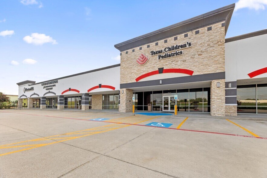More Photos Of 5614-5650 E Sam Houston Pky N, Houston Medical For Lease