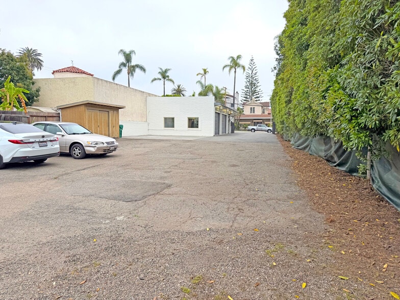 More Photos Of 1327 De La Vina St, Santa Barbara Service For Sale