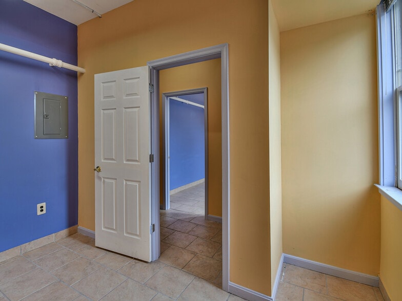 More Photos Of 2300 N Pershing Dr, Arlington Medical For Sale