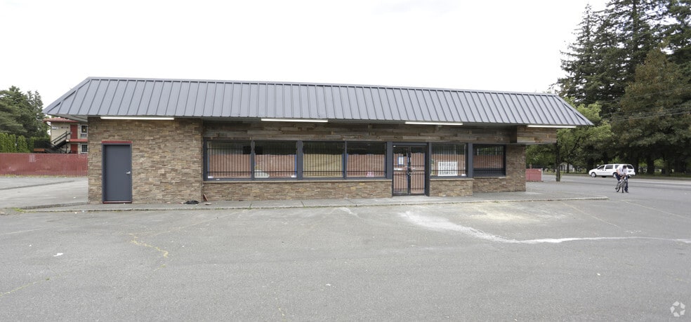 More Photos Of 8218 SE Holgate, Portland Convenience Store For Lease