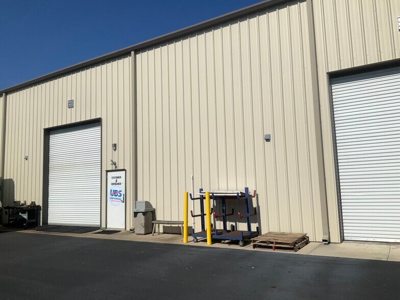 More Photos Of 11607 Prospect Dr, Odessa Manufacturing For Sale