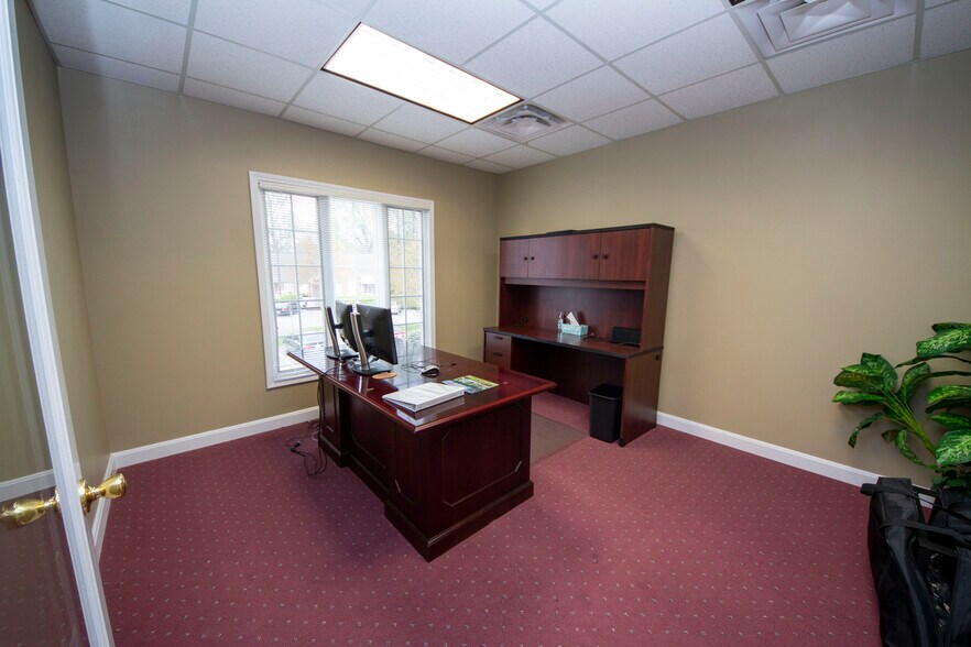 More Photos Of 303 Middletown Pky, Louisville Office For Lease