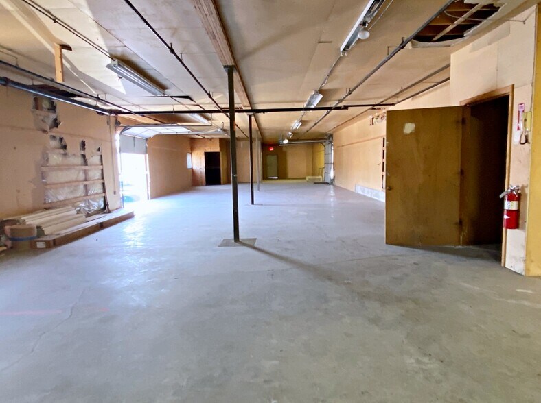 More Photos Of 35R Spencer St, Stoneham Industrial For Lease