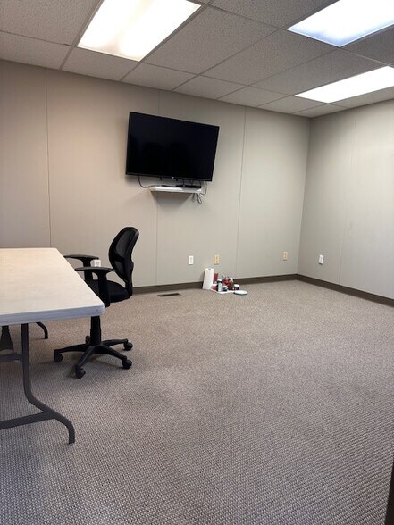 More Photos Of 1289 S Linden Rd, Flint Medical For Lease