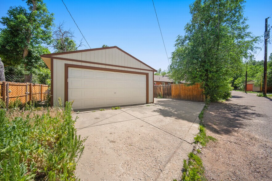 More Photos Of 126 W Cheyenne Rd, Colorado Springs Apartments For Sale