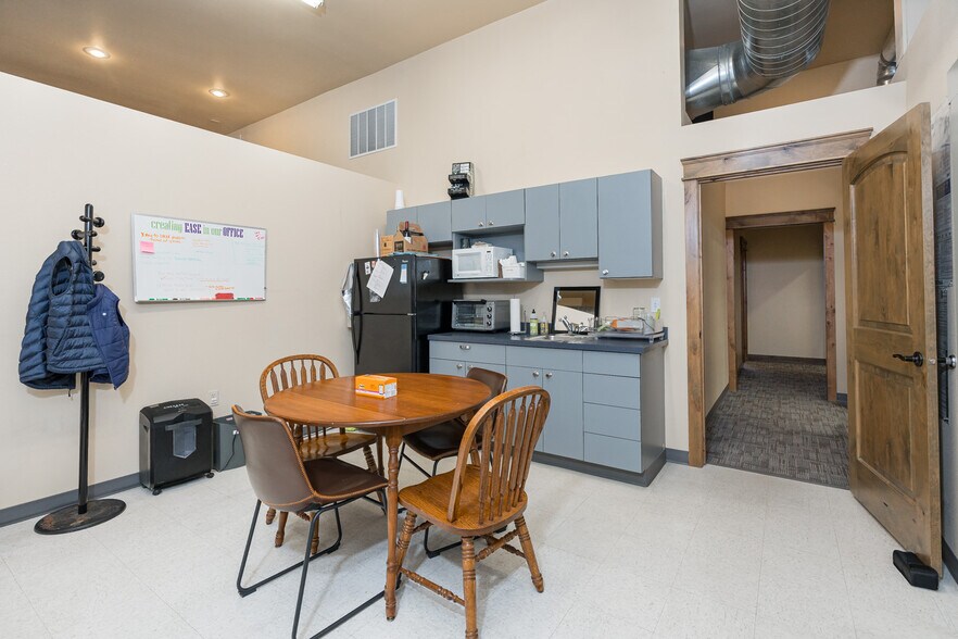 More Photos Of 210-214 W Sunset Ave, Coeur d'Alene Freestanding For Lease