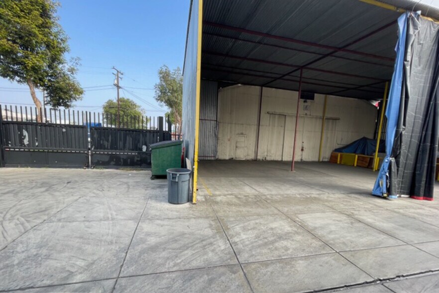 More Photos Of 4650 E Washington Blvd, Commerce Service For Lease