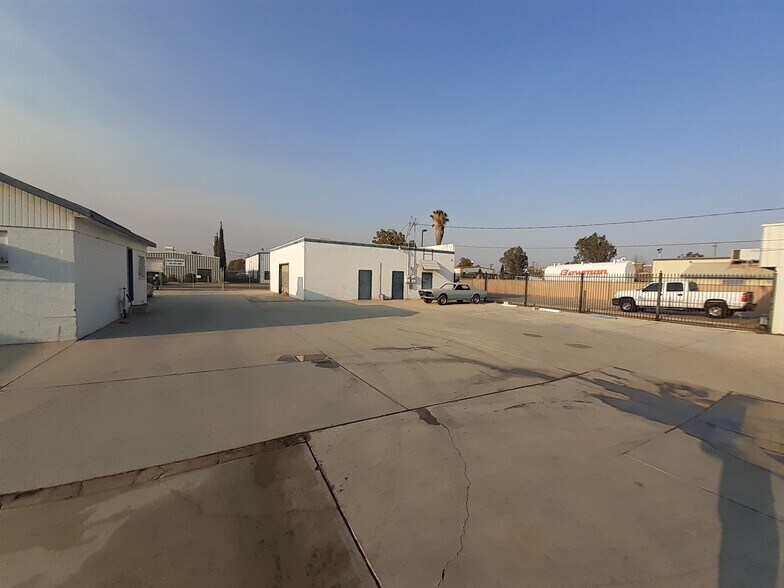 More Photos Of 3531-3533 Brian Way, Bakersfield Warehouse For Sale