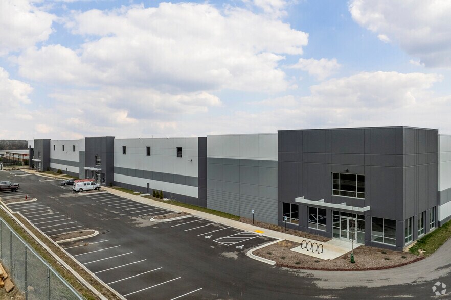 More Photos Of 5525 Tradesmen Dr, Madison Warehouse For Lease