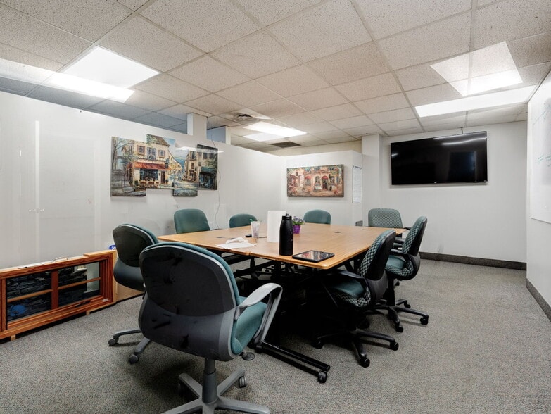 More Photos Of 409 New State Rd, Manchester Service For Lease