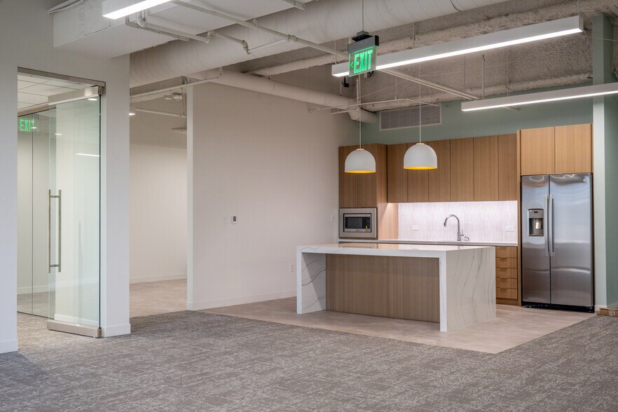 More Photos Of 3232 McKinney Ave, Dallas Office For Lease