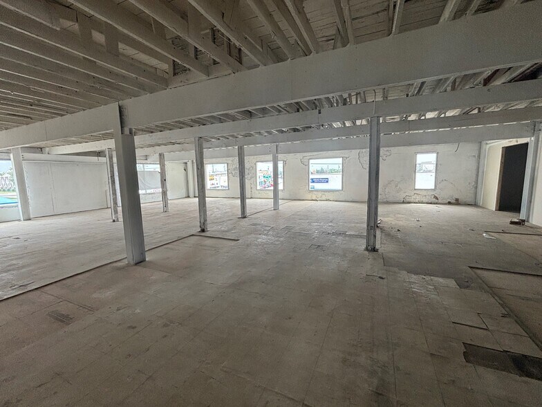 More Photos Of 200 W Jefferson Blvd, Dallas Storefront For Lease