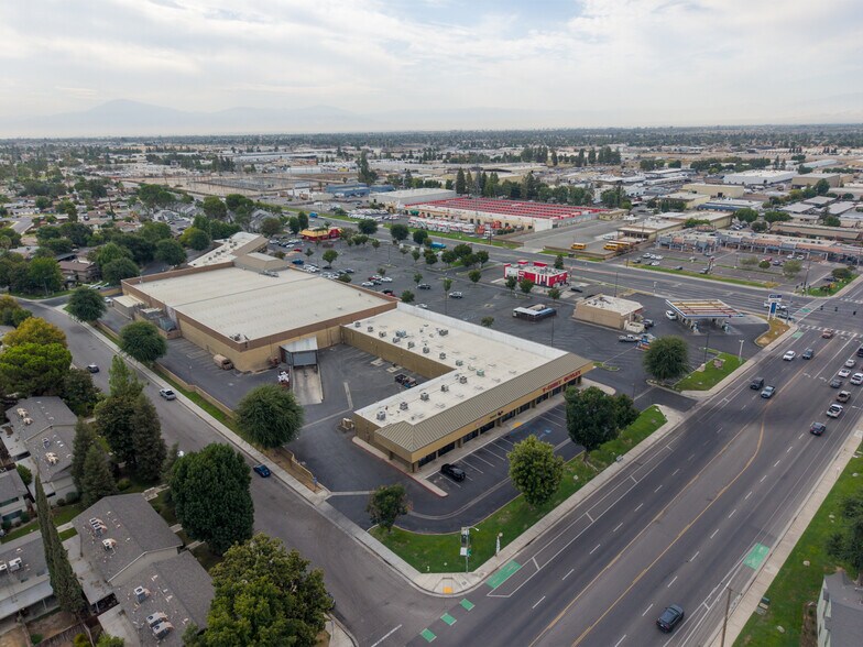 More Photos Of 6300 White Ln, Bakersfield General Retail For Sale