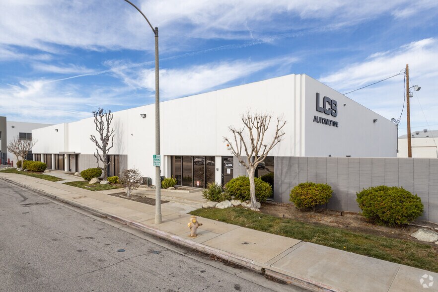 More Photos Of 8045 Woodley Ave, Van Nuys Unknown For Lease