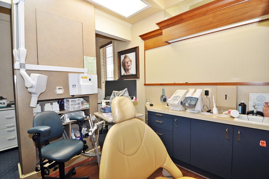 More Photos Of 10614 Warwick Ave, Fairfax Office For Lease