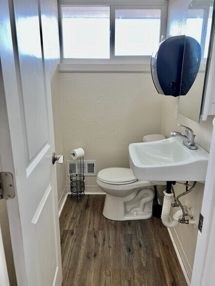 More Photos Of 2820 Broadmoor Ave, Concord Office For Sale